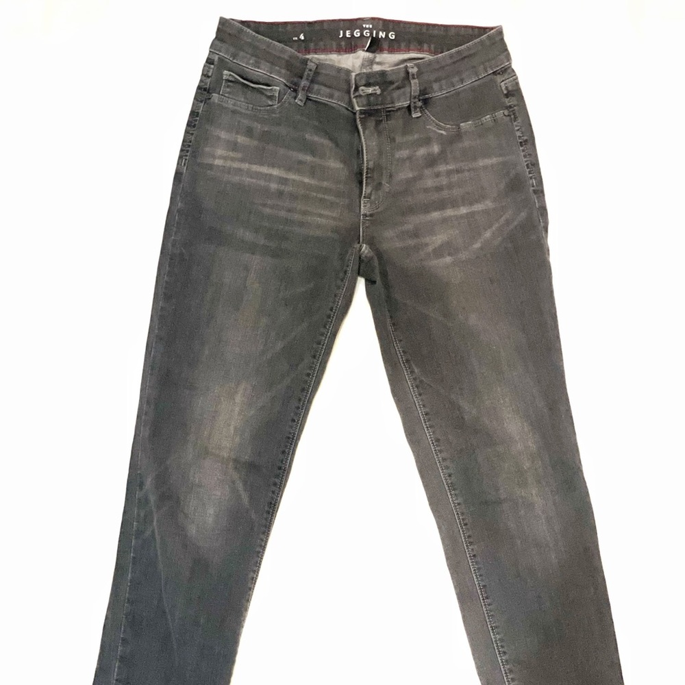 WHITE HOUSE BLACK MARKET Jegging Jeans size 4